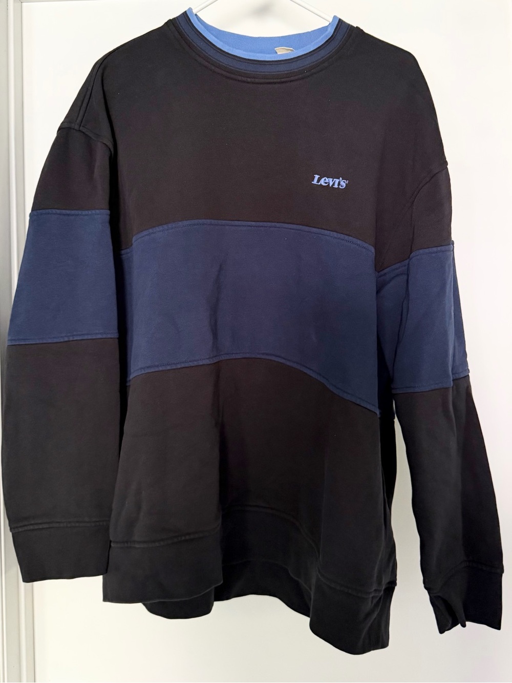 Levi's Black and Navy Colorblock Crewneck Pullover